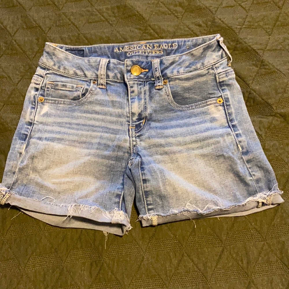 COPY - American Eagle Super Stretch Distressed shorts